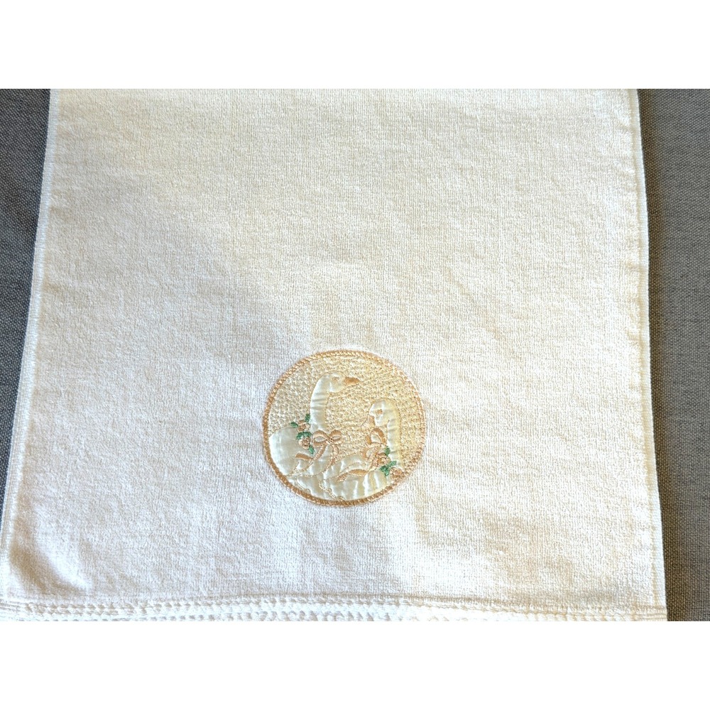 Vintage Swan Appliqué Towels Set 2 Made in USA Romantic Cottage Bath Decor 30x16 - Picture 4 of 9